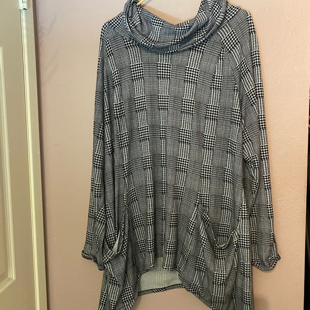 Plus size plaid turtleneck top